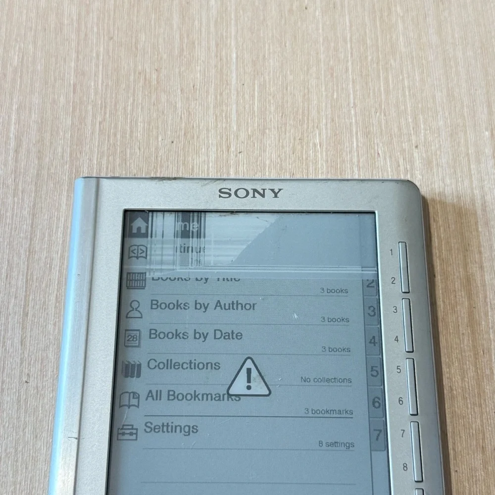 Sony PRS-300 eReaders Silver Broken Screen Turns On“Parts/Repair-Only”Buy As Is